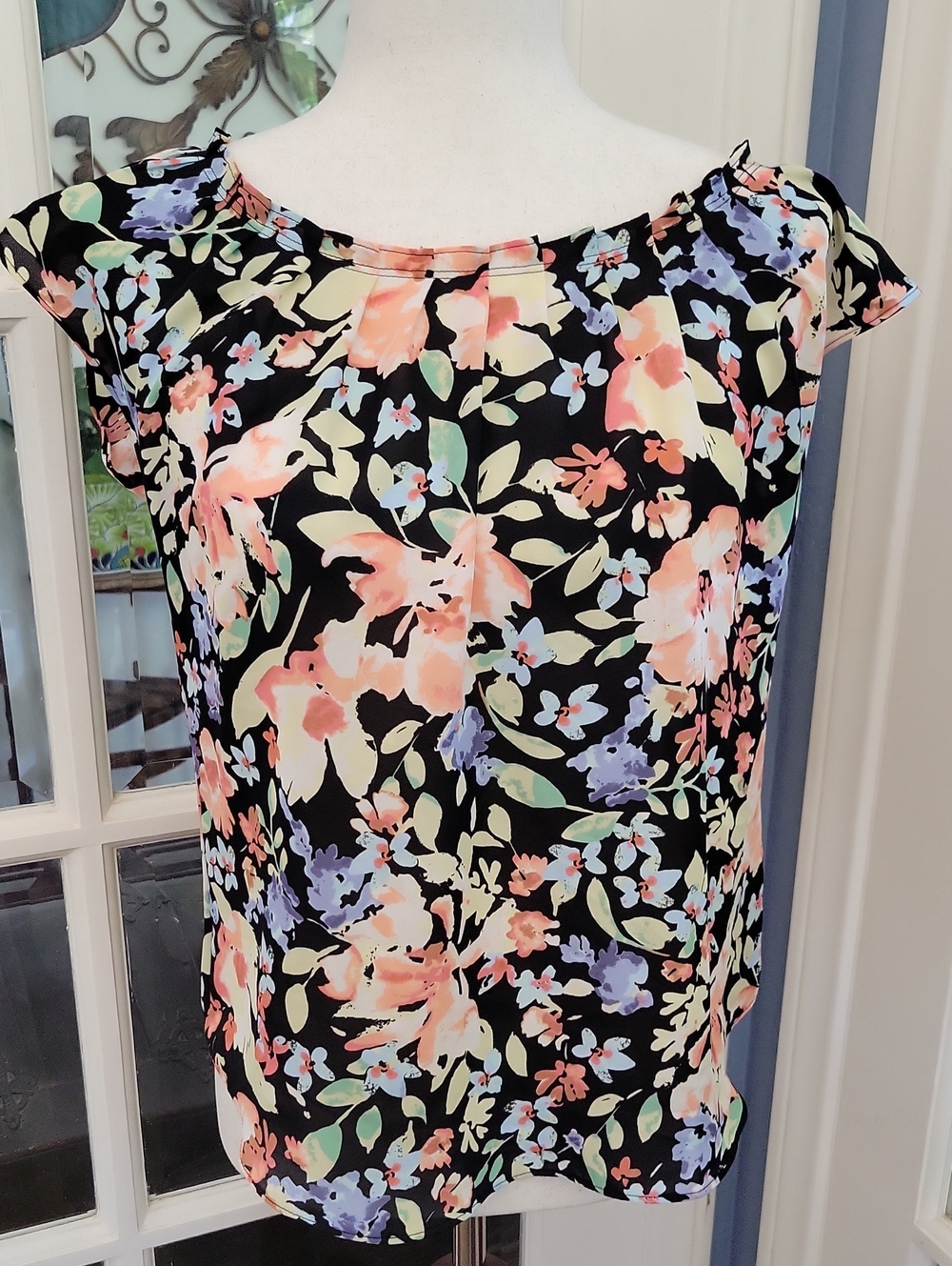 NWT -- LC Lauren Conrad Black Floral Cap-Sleeve Tie-Neck Blouse | Size: XS